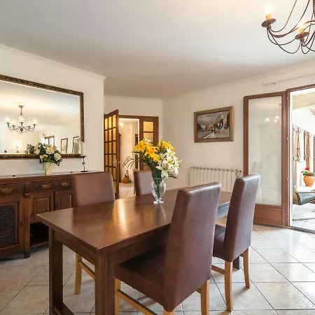 Βίλα Beautiful With Private Pool Near Lake In