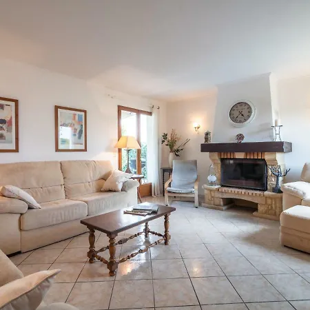 Βίλα Beautiful With Private Pool Near Lake In *