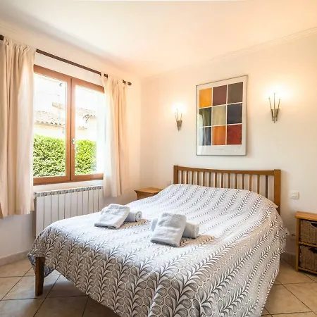 Beautiful With Private Pool Near Lake In