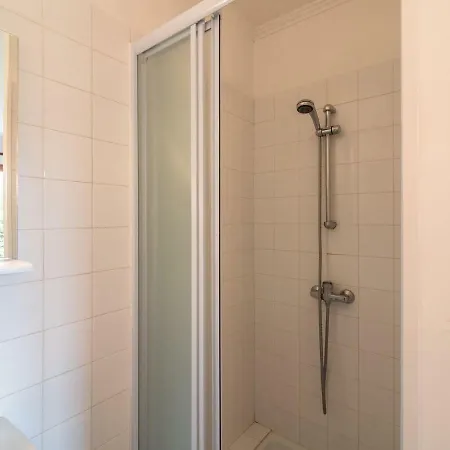 Βίλα Beautiful With Private Pool Near Lake In