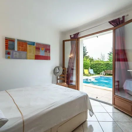 Βίλα Beautiful With Private Pool Near Lake In *