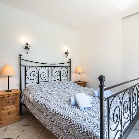 Βίλα Beautiful With Private Pool Near Lake In *